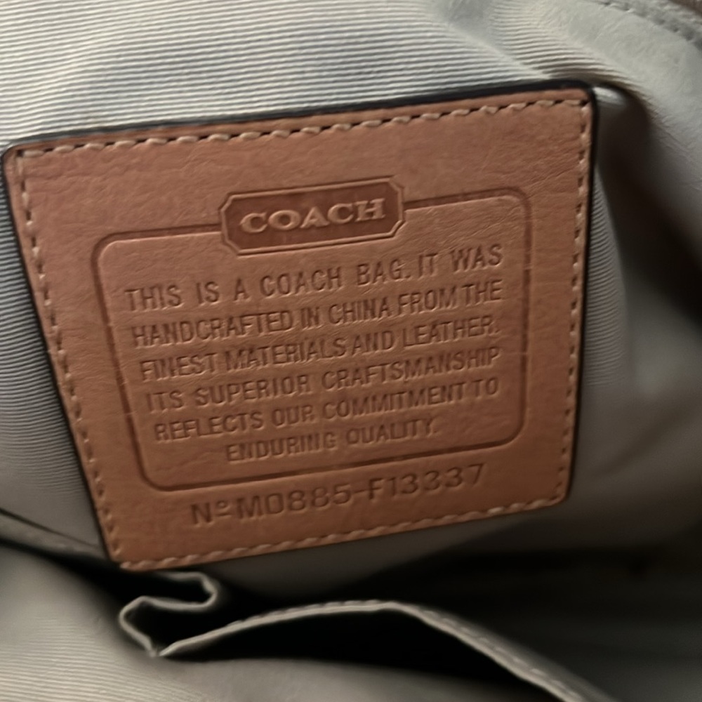 Coach hand bag - Picture 2 of 6